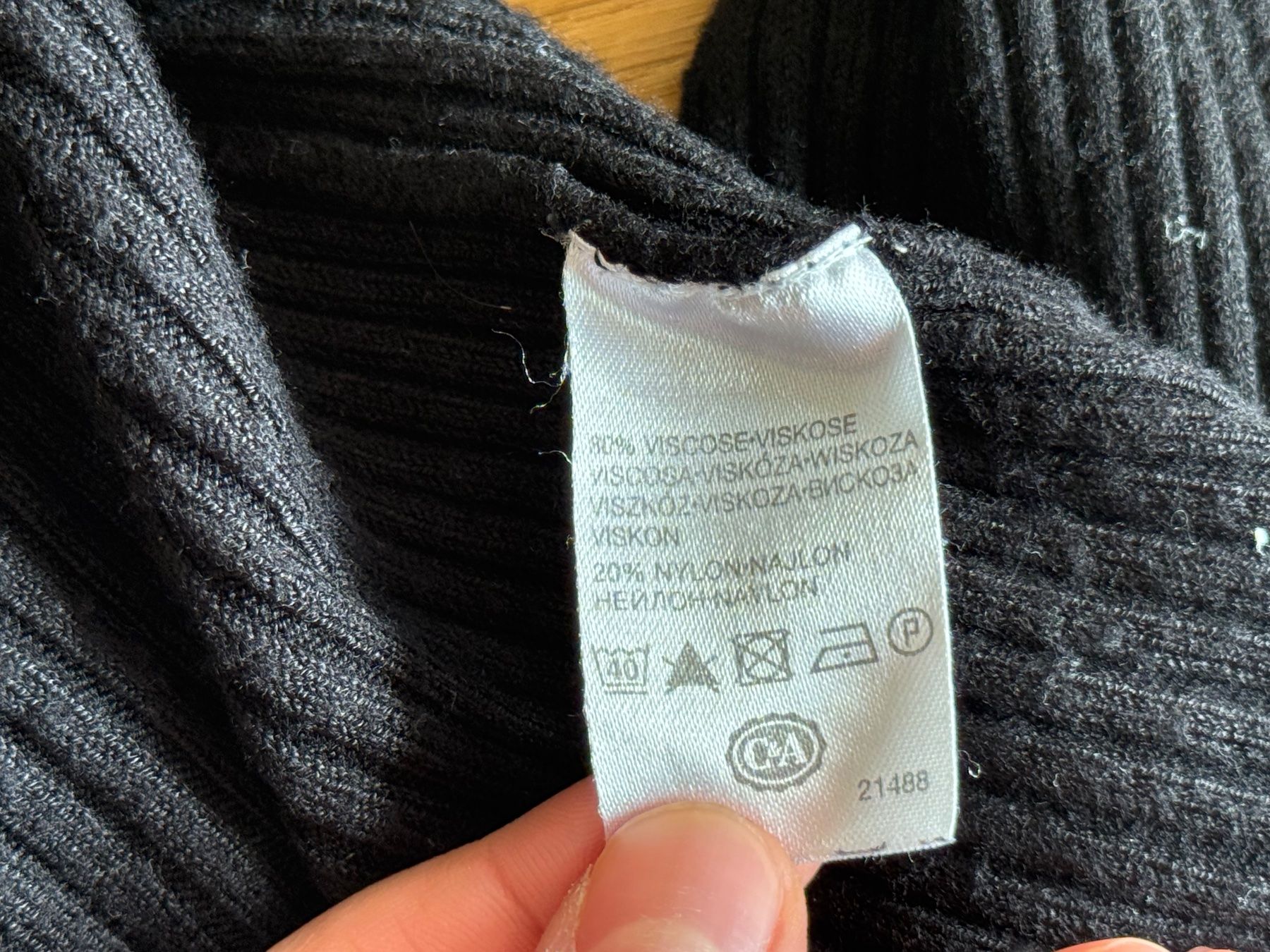Pullover & Sweatshirts: Black turtleneck – Gebraucht aus Fribourg von mariedw 1