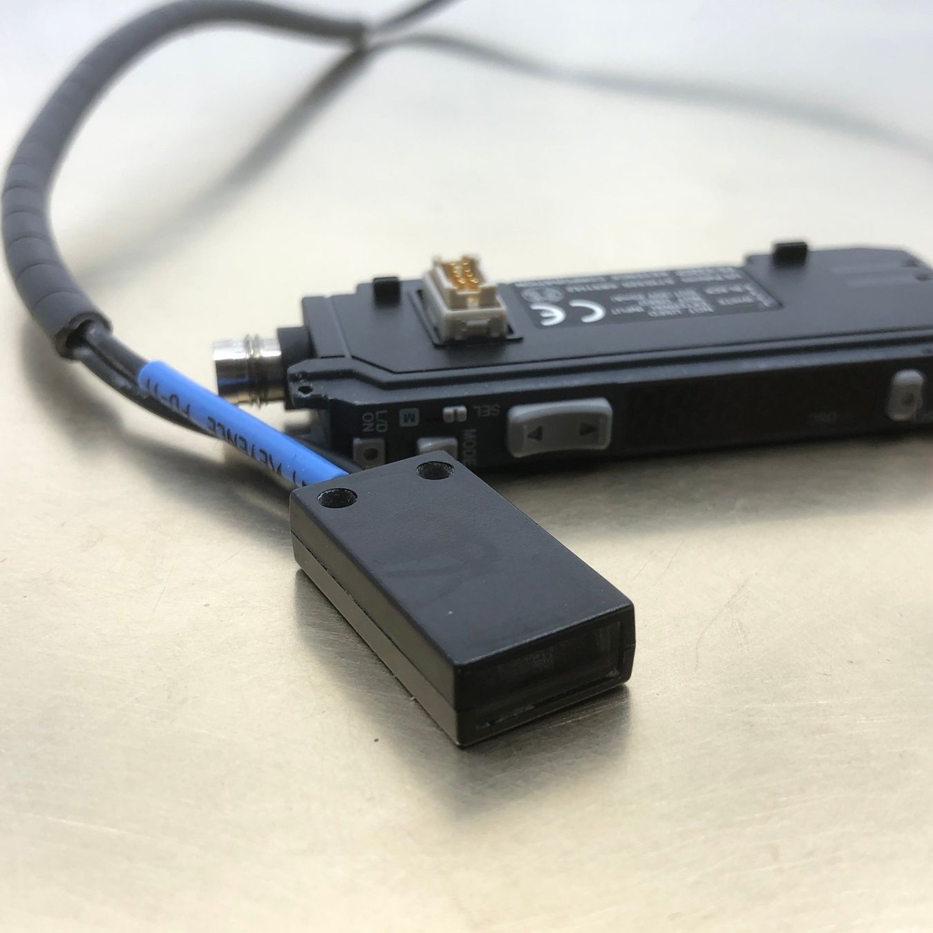 Componenti elettronici: Lichtleiter KEYENCE FS-V32CP & Keyence FU-11 – Usato da Laufenburg venduto da Sirluger 6