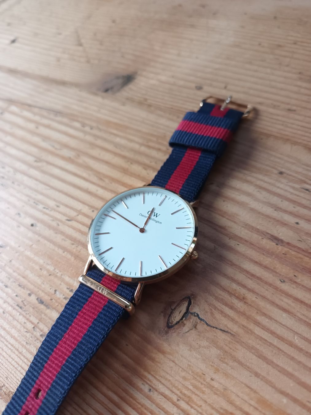 Daniel Wellington Orologi: Montre Daniel Wellington – Usato da Liebefeld venduto da undercoverlogic