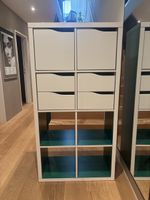 IKEA KALLAX Regal mit 8 Fächern und 4 Schubladen weiss/gruen