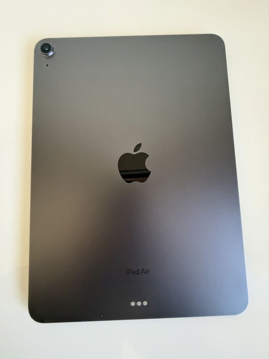 Apple Tablet PC: iPad Air 5th generation 64GB – Nuovo (secondo la descrizione) da Cologny venduto da sab_xh7v 1