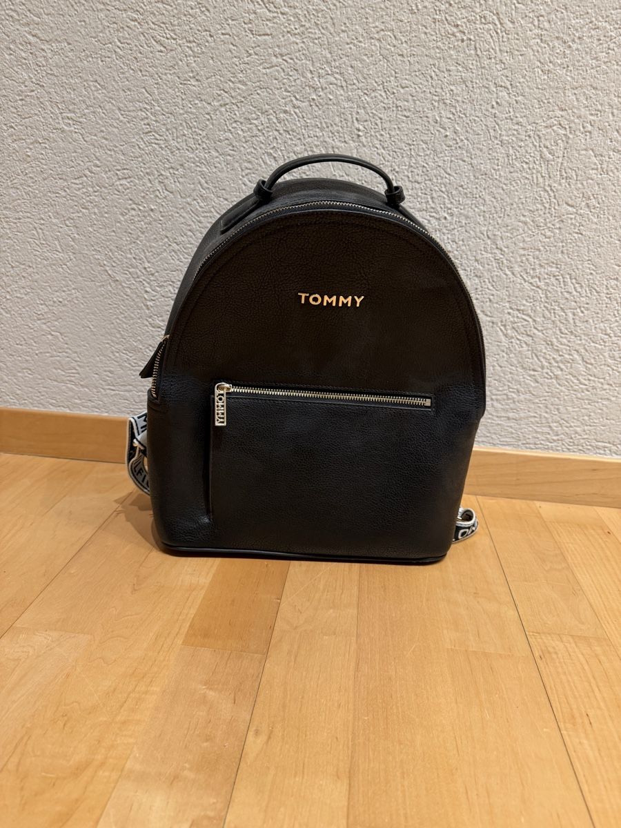 Tommy Hilfiger Sacs à dos: Rucksack – D'occasion à Pfäffikon ZH par JanineZ98