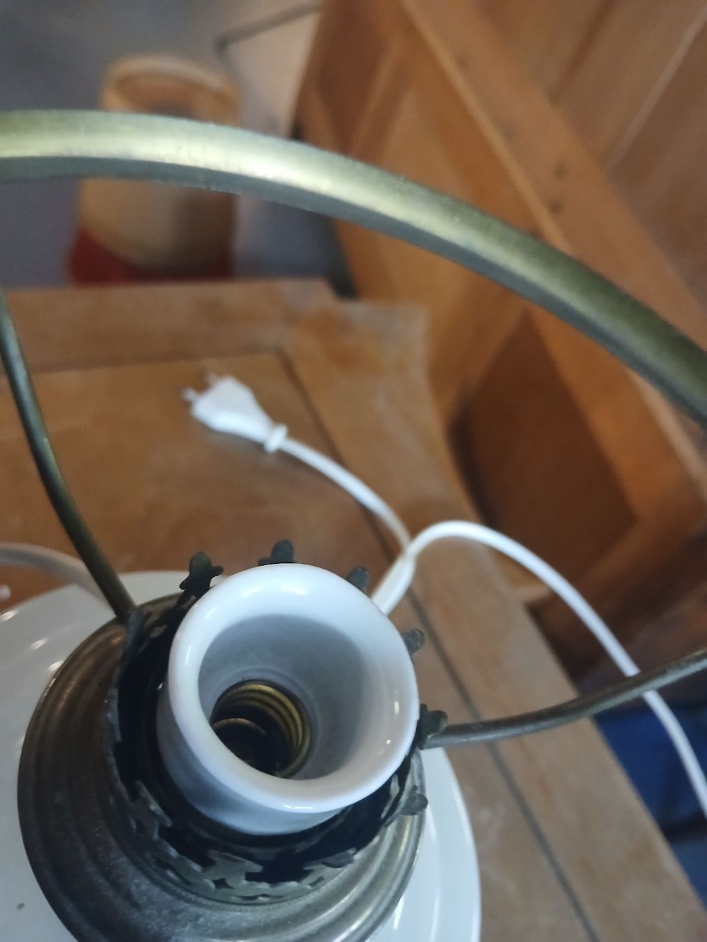 Lampade: Elektrifizierte Öllampe – Usato da Bern venduto da MattePostBrocki 2