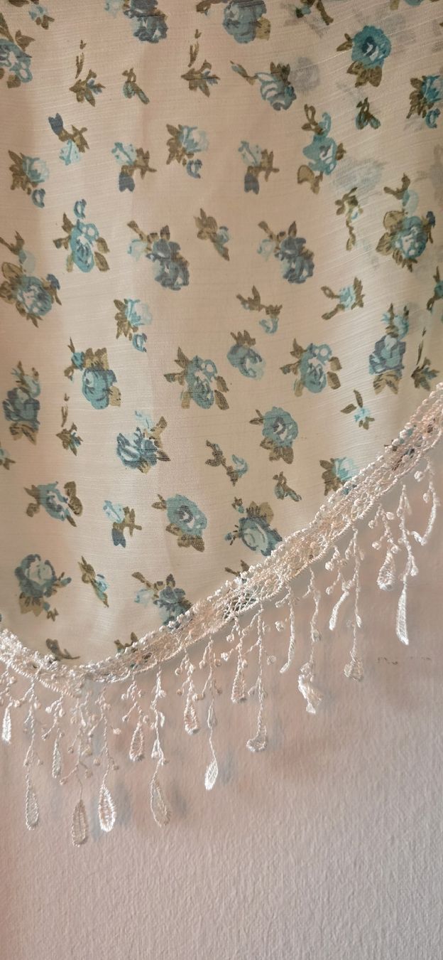 Foulard & Sciarpe: Leichter Sommer Schal mit Blumenmuster und Fransen – Usato da Lyss venduto da wal_q9rg 1