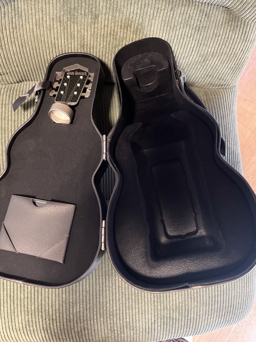 Valigie: Jack Daniel's Gitarenbox Sammlerbox neu schwarz – Nuovo e nell'imballaggio originale da Seon venduto da Sonnenblume95 3