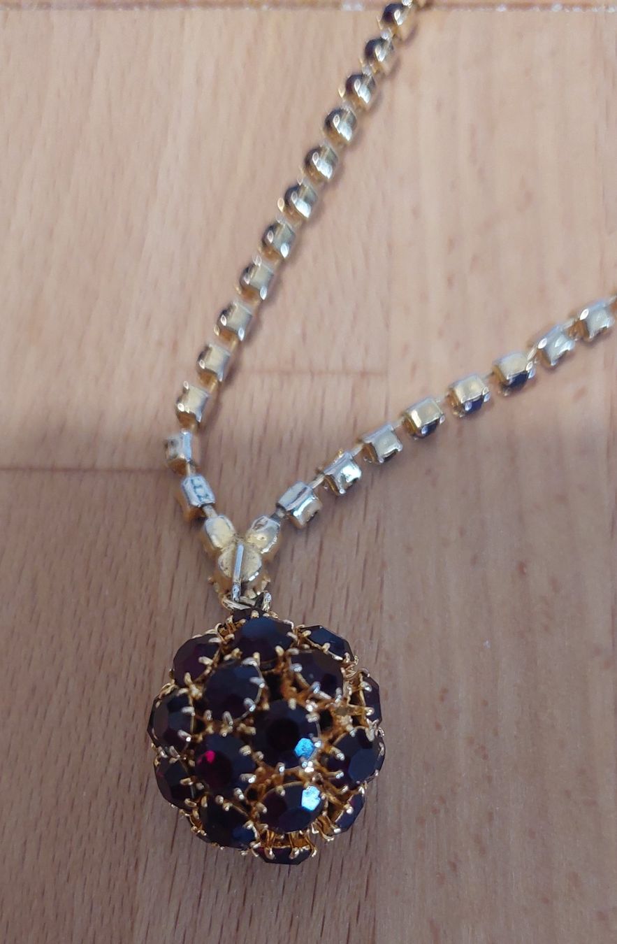 Catenine: Collier avec boule sertie de grenats – Usato da Tschugg venduto da Cob56