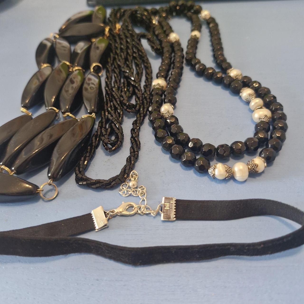 Altri gioielli: ensemble de 4 colliers noirs – Usato da Neuchâtel venduto da yas_zdb7 1