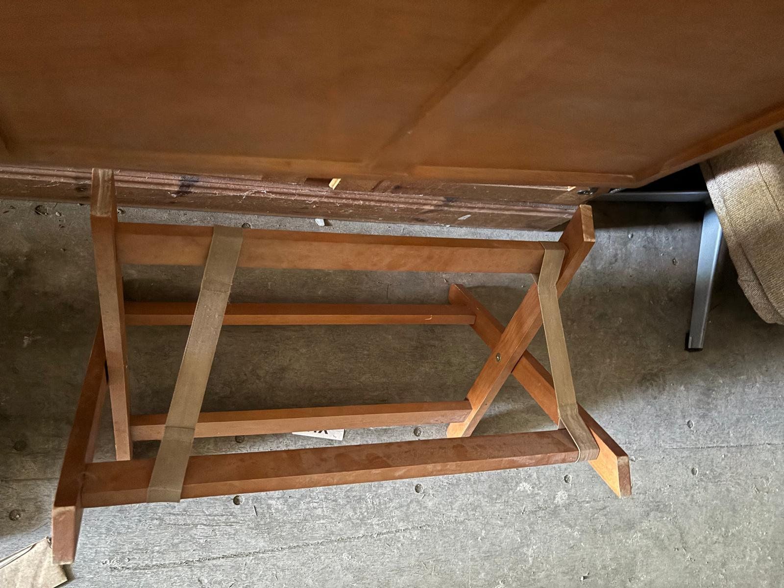 Tavoli: Butlertisch mit abnehmbaren Tablett – Usato da Regensdorf venduto da RCM_8105Regensdorf 1