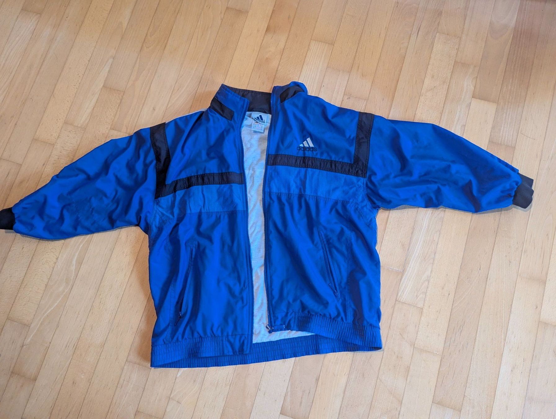Adidas Giacche: Trainerjacke Adidas – Usato da Unterengstringen venduto da Olifant4