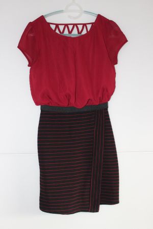 Damenkleid Grösse S – Weinrot/Schwarz