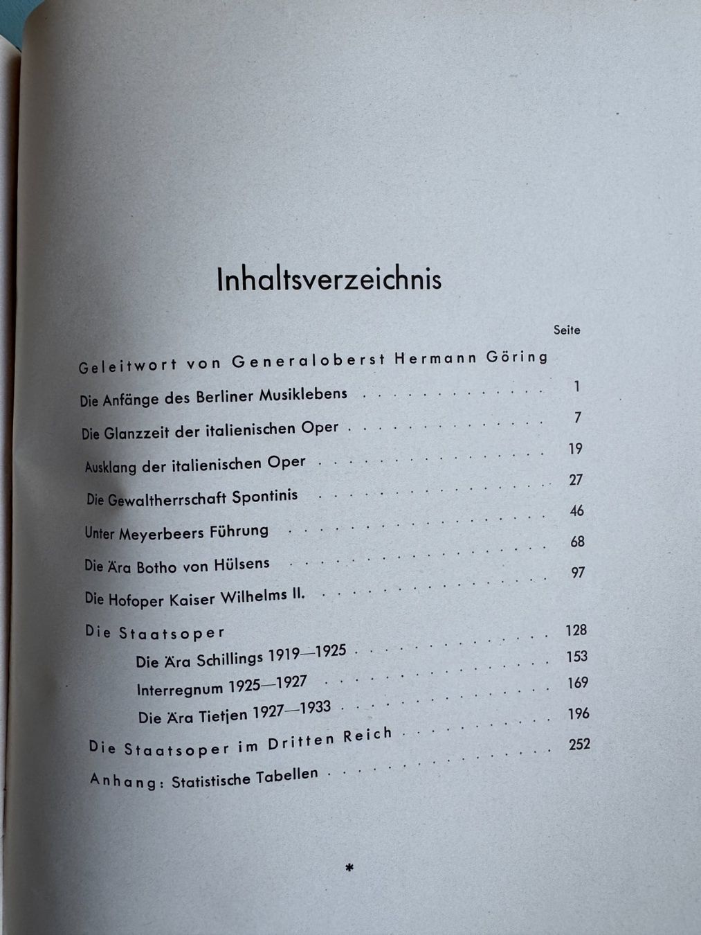 Bücher: Die Geschichte der Deutschen Oper Berlin - 1937 – Defekt aus Basel von Kornblumen 3