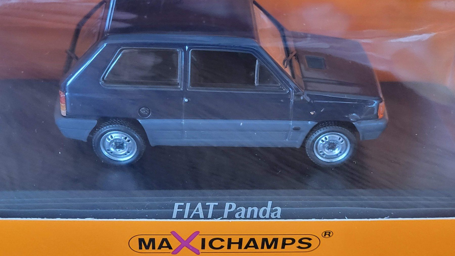 Modellini d'auto: Fiat Panda 1:43 Maxichamps – Usato da Rothrist venduto da Juana5 1