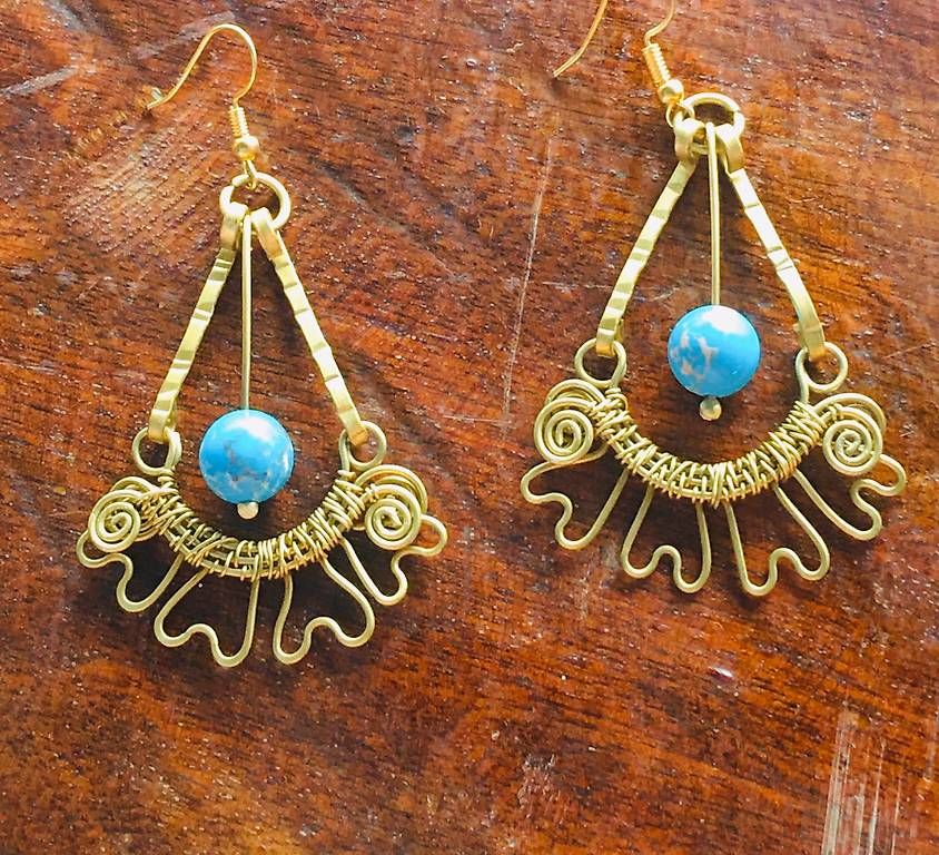Ohrringe & -stecker: Messing Ohrhänger mit türkiser Kugel - boho- gipsy – Gebraucht aus Oberwil b. Zug von Temuera