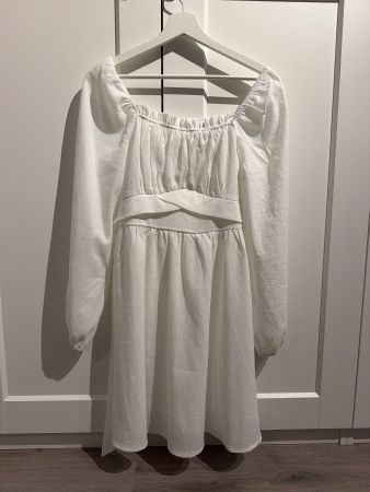 Robe blanche manches longues taille S neuf