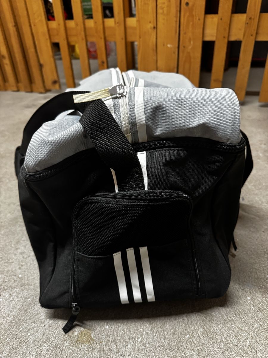 Adidas Borse: Adidas Sporttasche Real Madrid – Usato da Basel venduto da SanPedro999 4