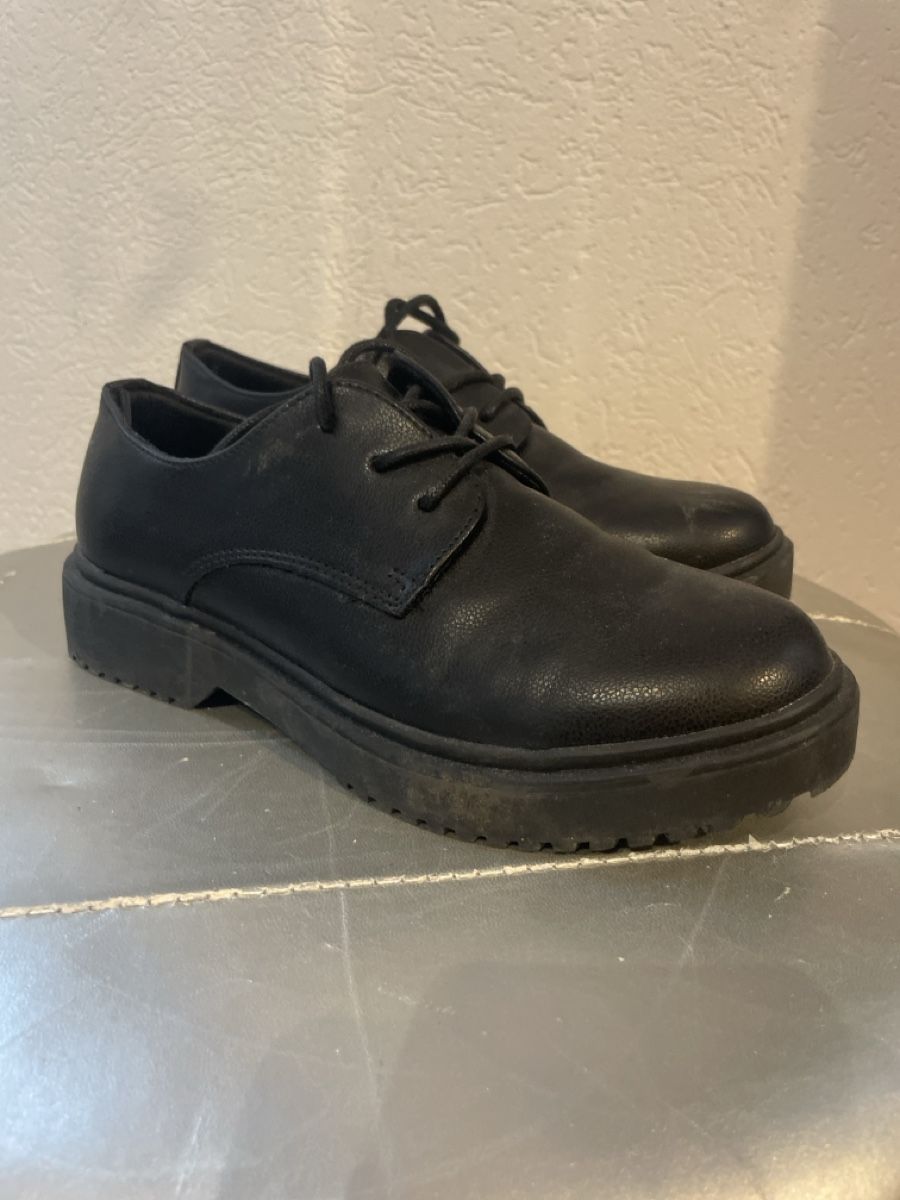 Scarpe per ragazzi: Schwarze Schnürschuhe Grösse 35 – Usato da Bettwil venduto da Zneb84 1