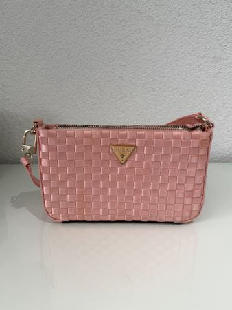 Guess Schultertasche geflochten rosa neuwertiger Zustand