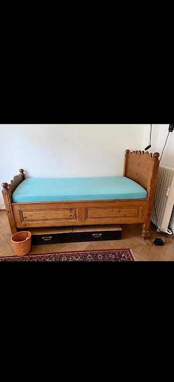 Lits: Antikes Bett aus Holz – D'occasion à Rickenbach Sulz par and_5wjk