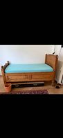 Antikes Bett aus Holz