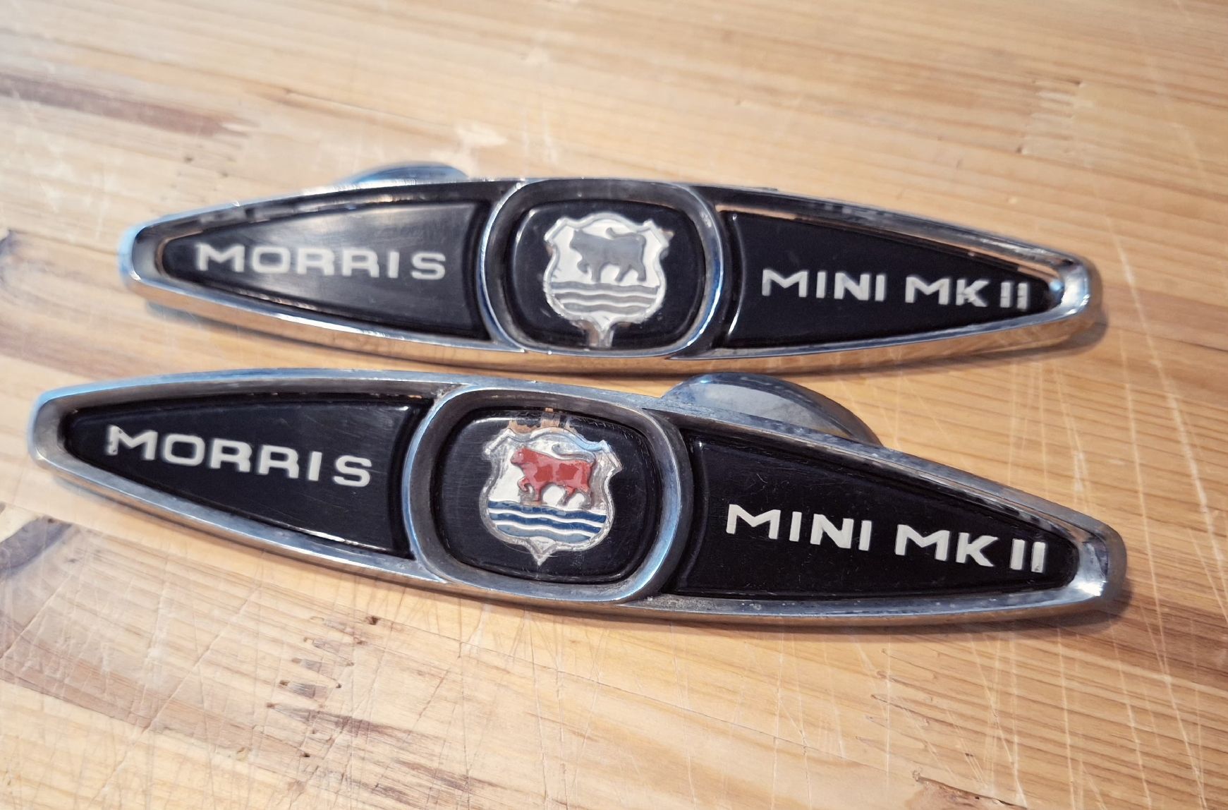 Morris Motors Tutti pezzi di ricambio auto: Morris Mini MkII Embleme – Usato da Triesen venduto da BLACKSHEEP75
