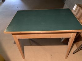 Table en bois avec plateau vert, tiroir état correct