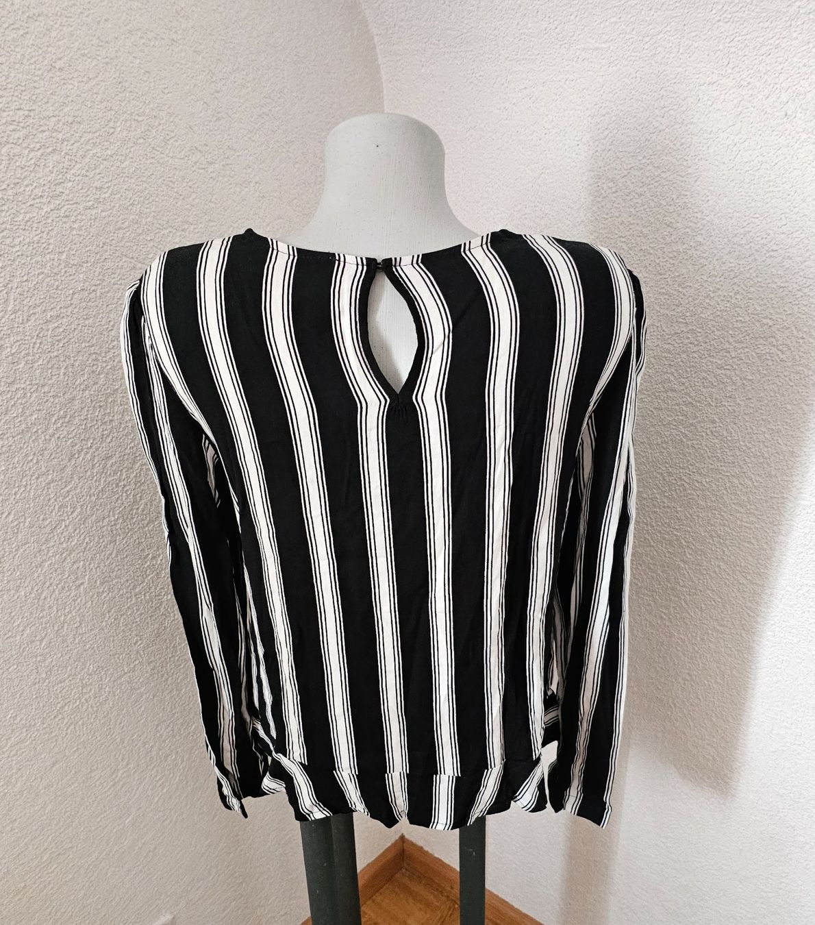 Mango T-shirt: MANGO Basics gestreiftes Shirt Gr. S Business Chic – Usato da Füllinsdorf venduto da Sunnebliemli7 1