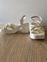 Plateau Sandalen creme Grösse 38 neuwertig
