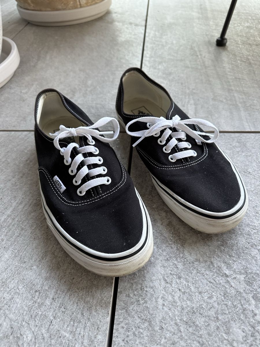 Vans Scarpe da uomo: Vans Authentic, klassische schwarze Stoffschuhe, Gr. 43 – Usato da Reiden venduto da ste_l659