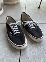 Vans Authentic, klassische schwarze Stoffschuhe, Gr. 43