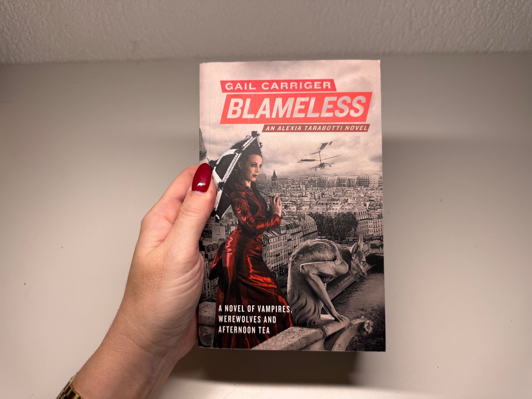 Libri: NOVEL: Gail Carriger, Blameless – Usato da Grosswangen venduto da English_books
