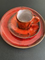 Keramik Espressotassen mit Kuchentellern im Vintage Stil