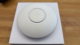 Ubiquiti UniFi nanoHD Access Point Wave2 PoE+ Inkl. OVP