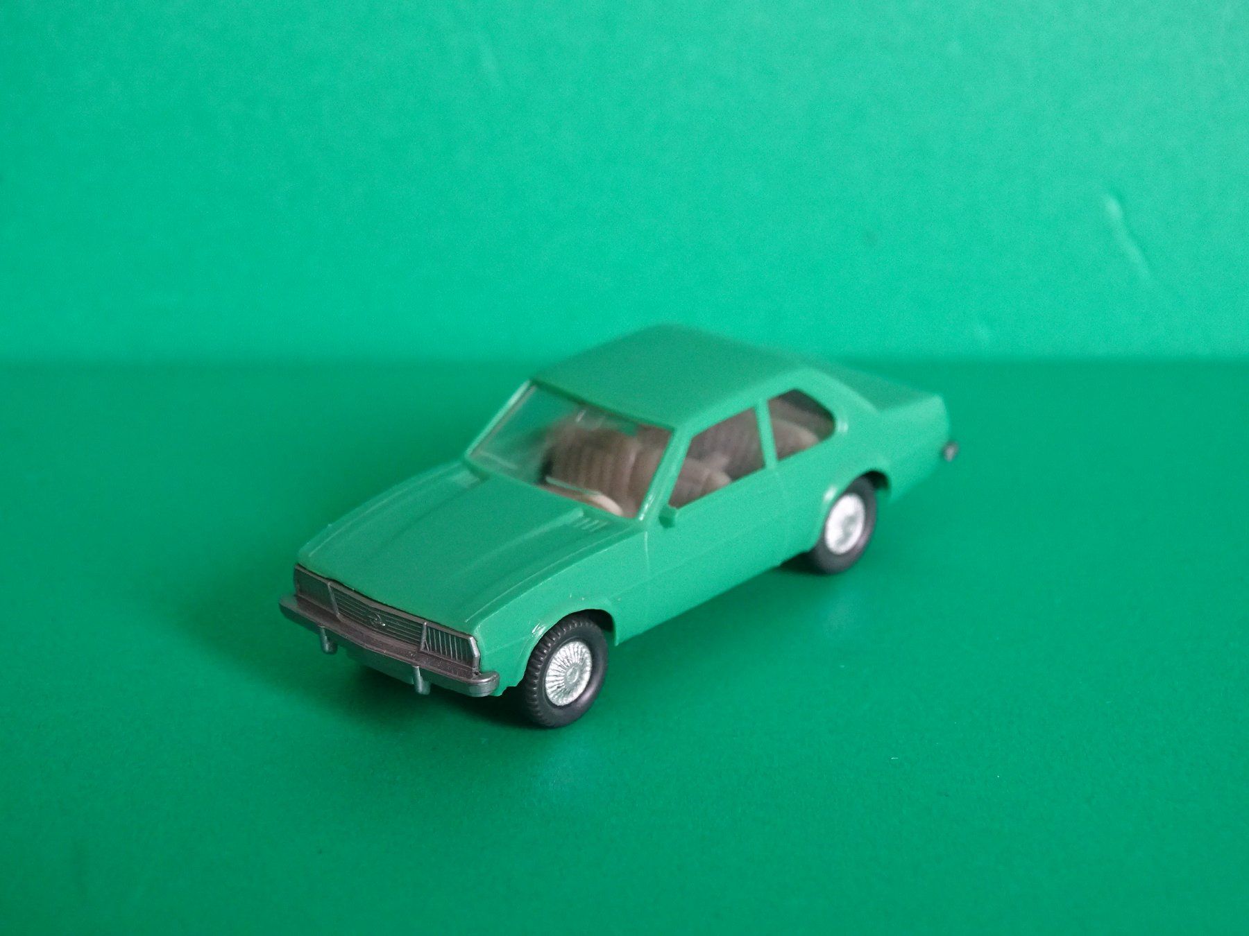 Wiking Modellini d'auto: Opel Ascona von Wiking 1/87 – Usato da Bretzwil venduto da Meex