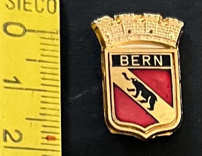 Swiss Plaketten & Abzeichen: Berner Wappen mit Mauerkrone/ Pin – Gebraucht aus Ostermundigen von DaxKarten-75