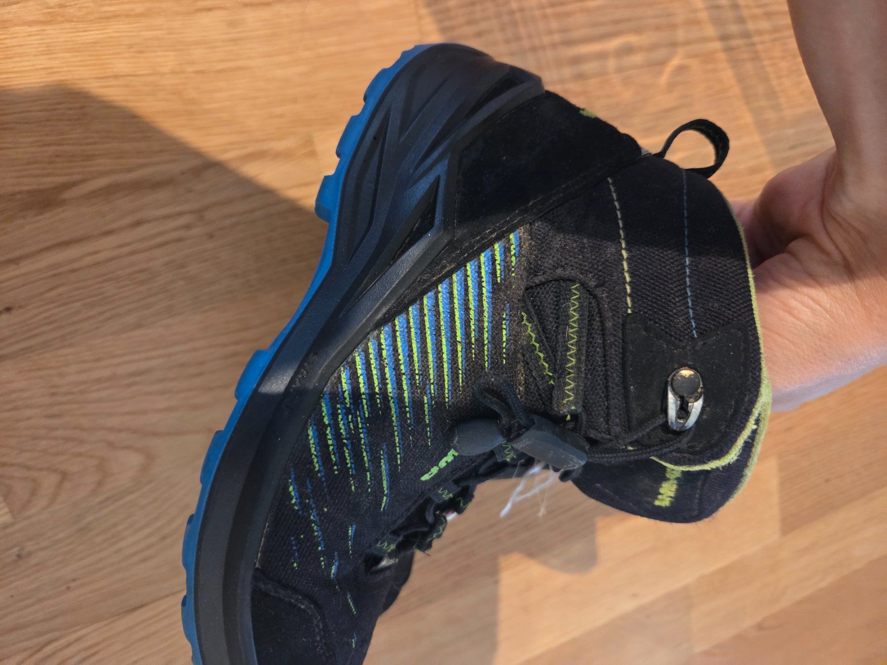 Lowa Scarpe per ragazzi: Lowa Wanderschuhe schwarz blau 32 – Usato da Zollikerberg venduto da ele_d9zc 1