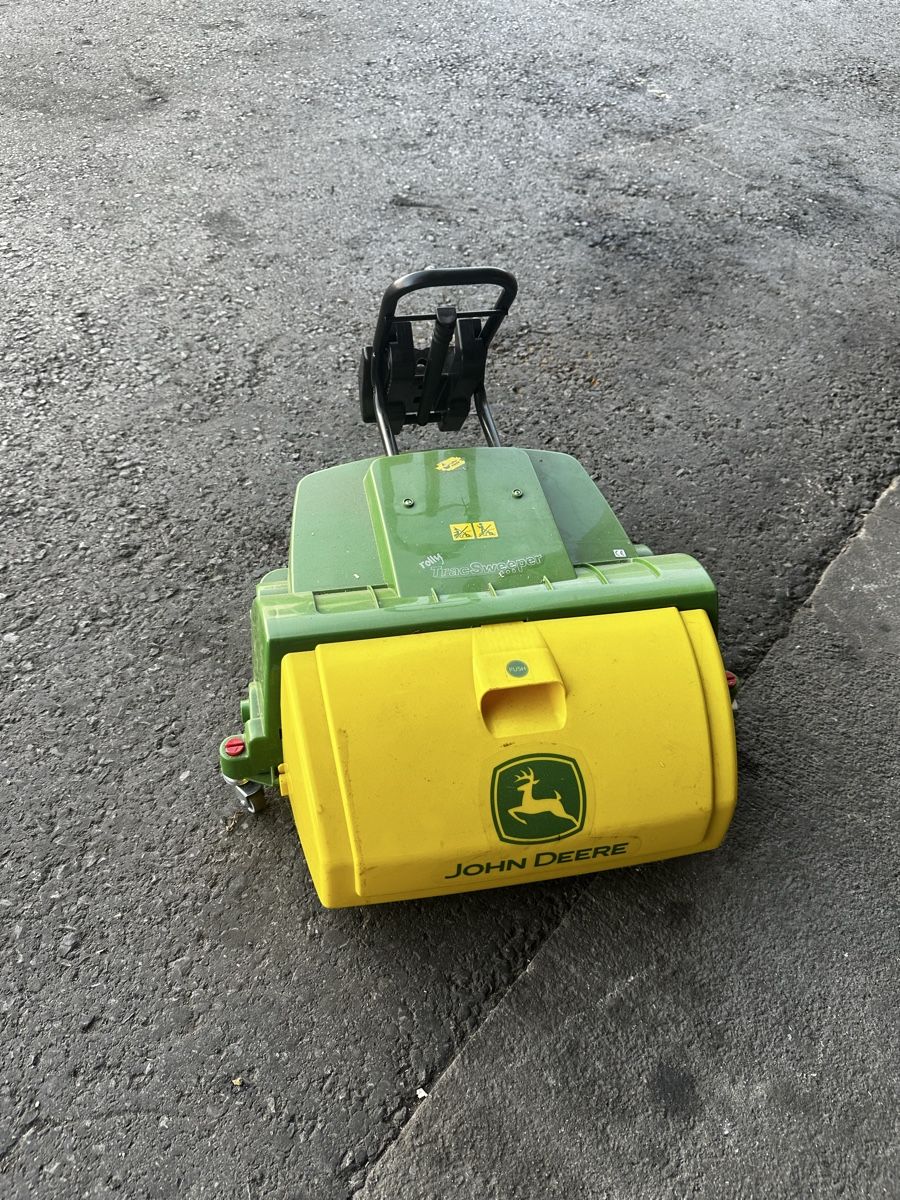 John Deere Véhicules pour enfants: John Deere Putzmaschine – D'occasion à Steinach par sch_b5qr