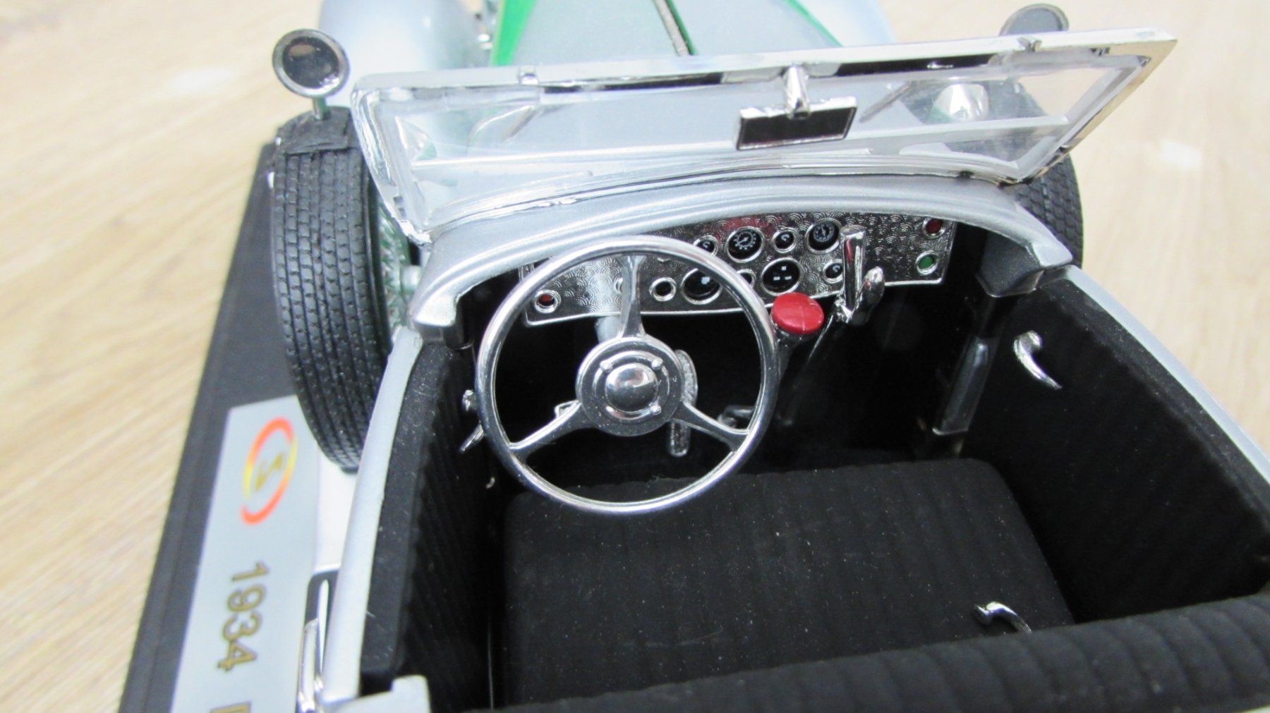Modellini d'auto: Alte Auto-Modelle:1934 Duesenberg & Ford V8 1934 – Usato da Weesen venduto da Travelersplace 4