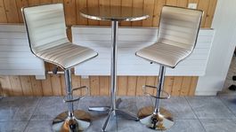 Stehtisch mit 2 Stühlen