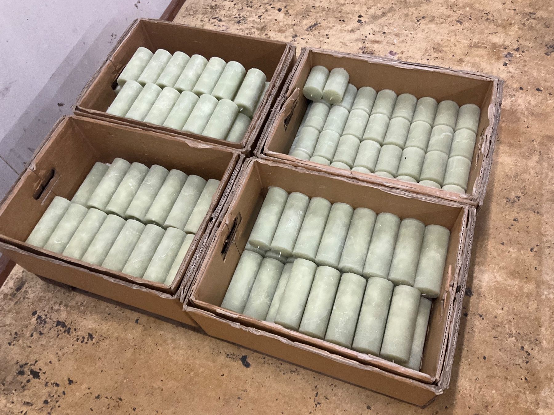 Bougies: 334 Posten Raureifkerzen aus Liquidation – D'occasion à Derendingen par Meisterstuecke 1