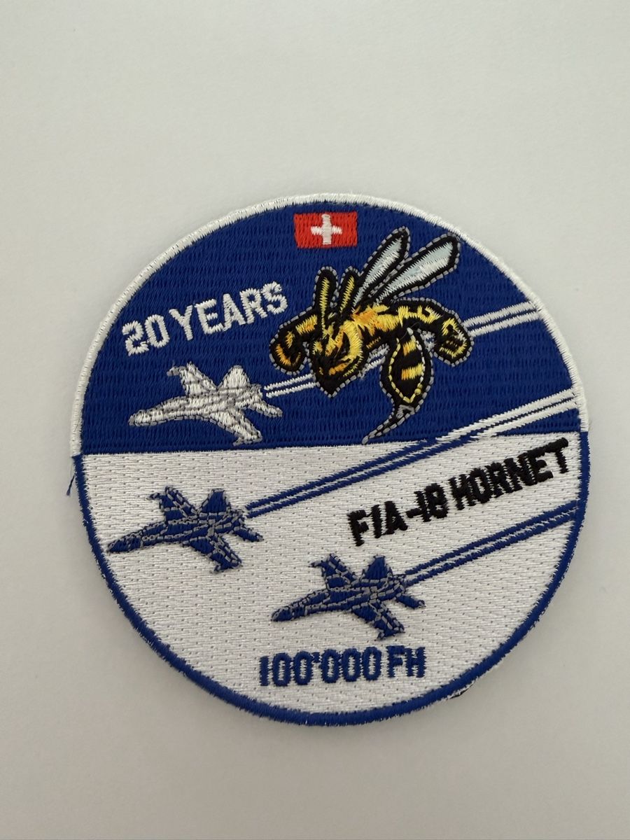Schweizer Armee Plaketten & Abzeichen: Swiss Hornet 100,000 flight hours patch  – Gebraucht aus Chamoson von Lio_Rey