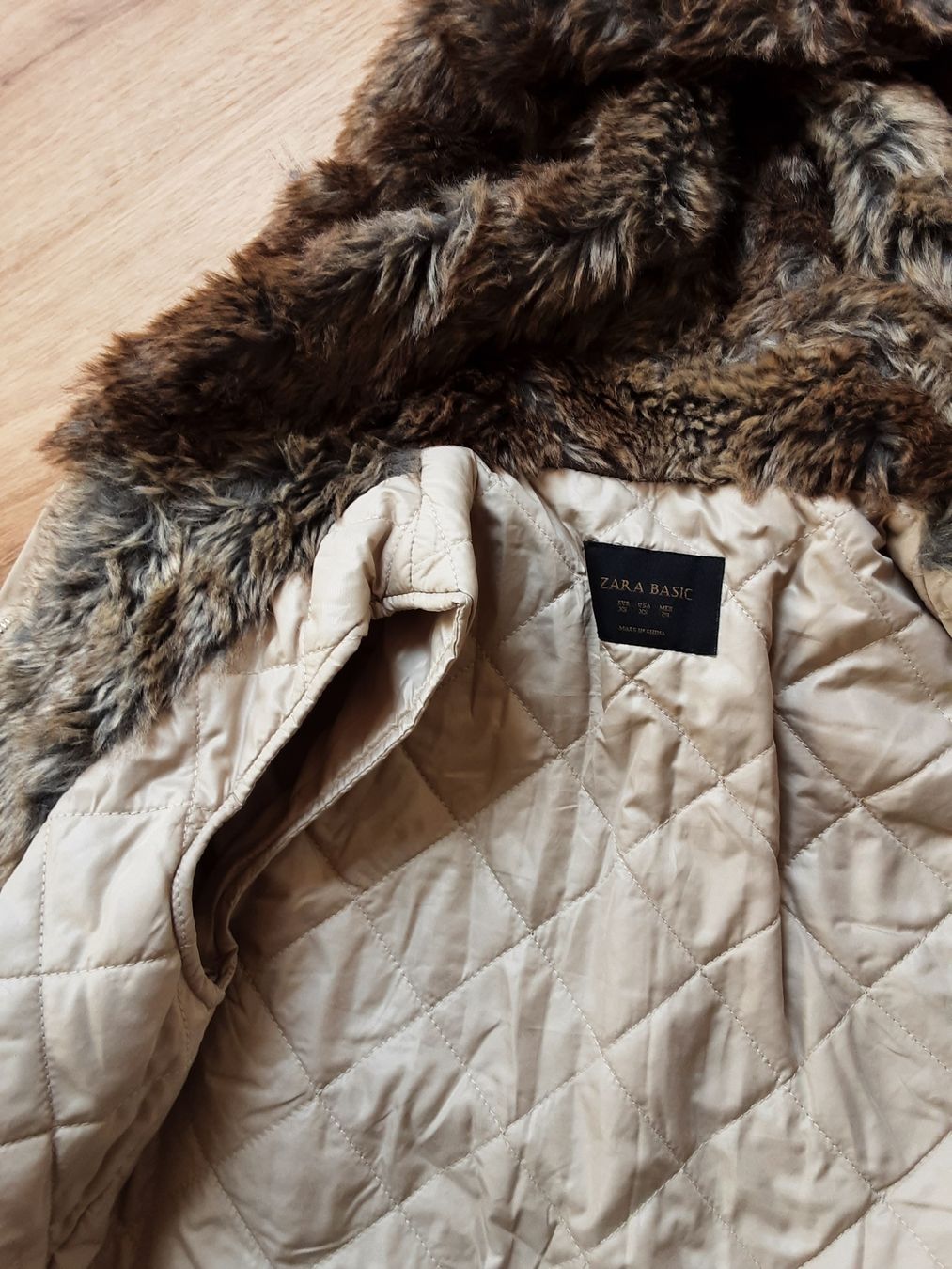 Zara Cappotti: Zara Basic Wintermantel mit Kapuze, Grösse XS Beige! – Usato da Altdorf UR venduto da Brandli 4