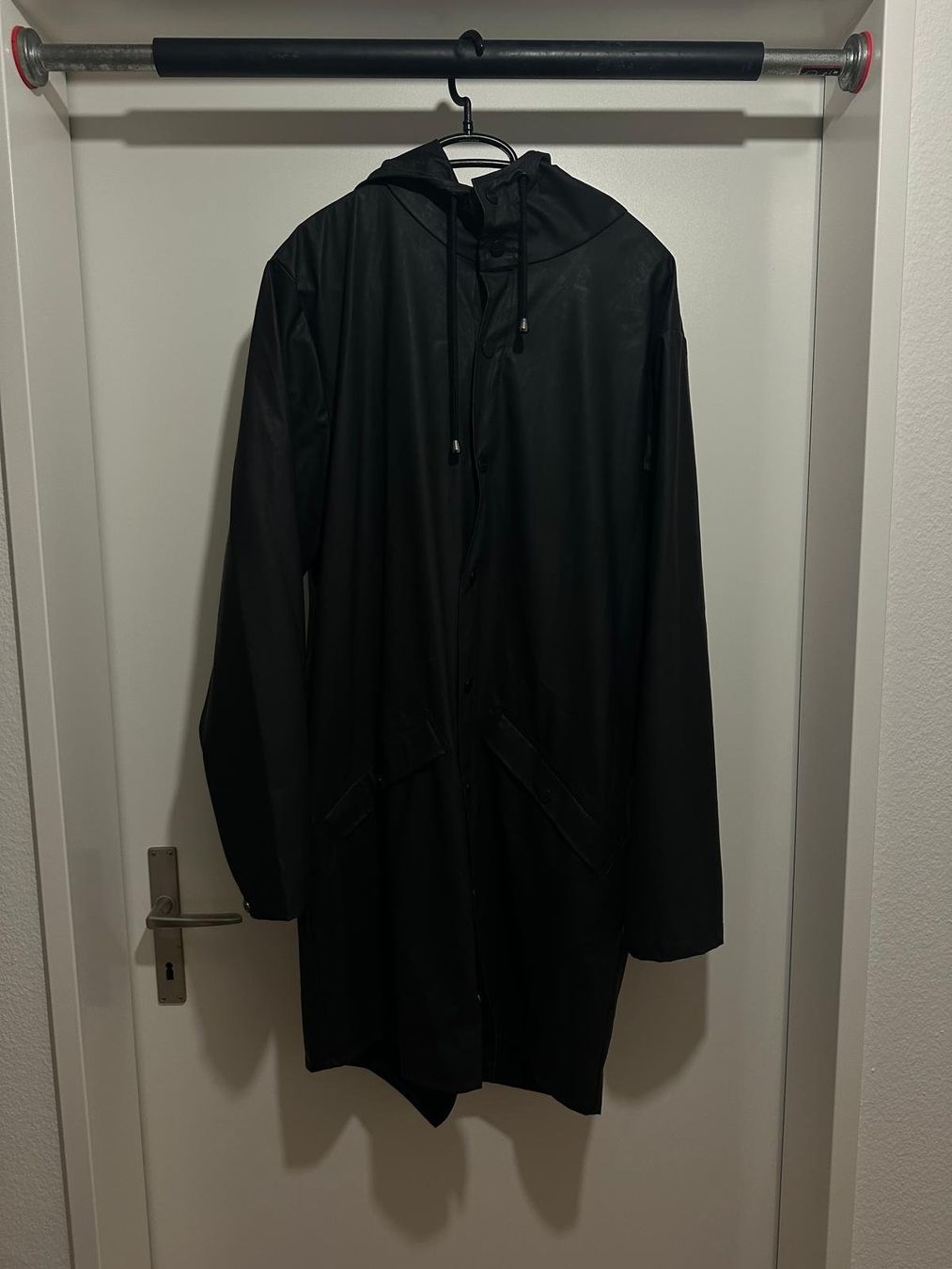 Rains Giacche: Black rain jacket from RAINS – Usato da Riedholz venduto da kil_xfc9 1