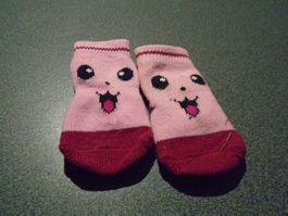 Socken - Baby, One Size, rosa/weinrot, Gesicht