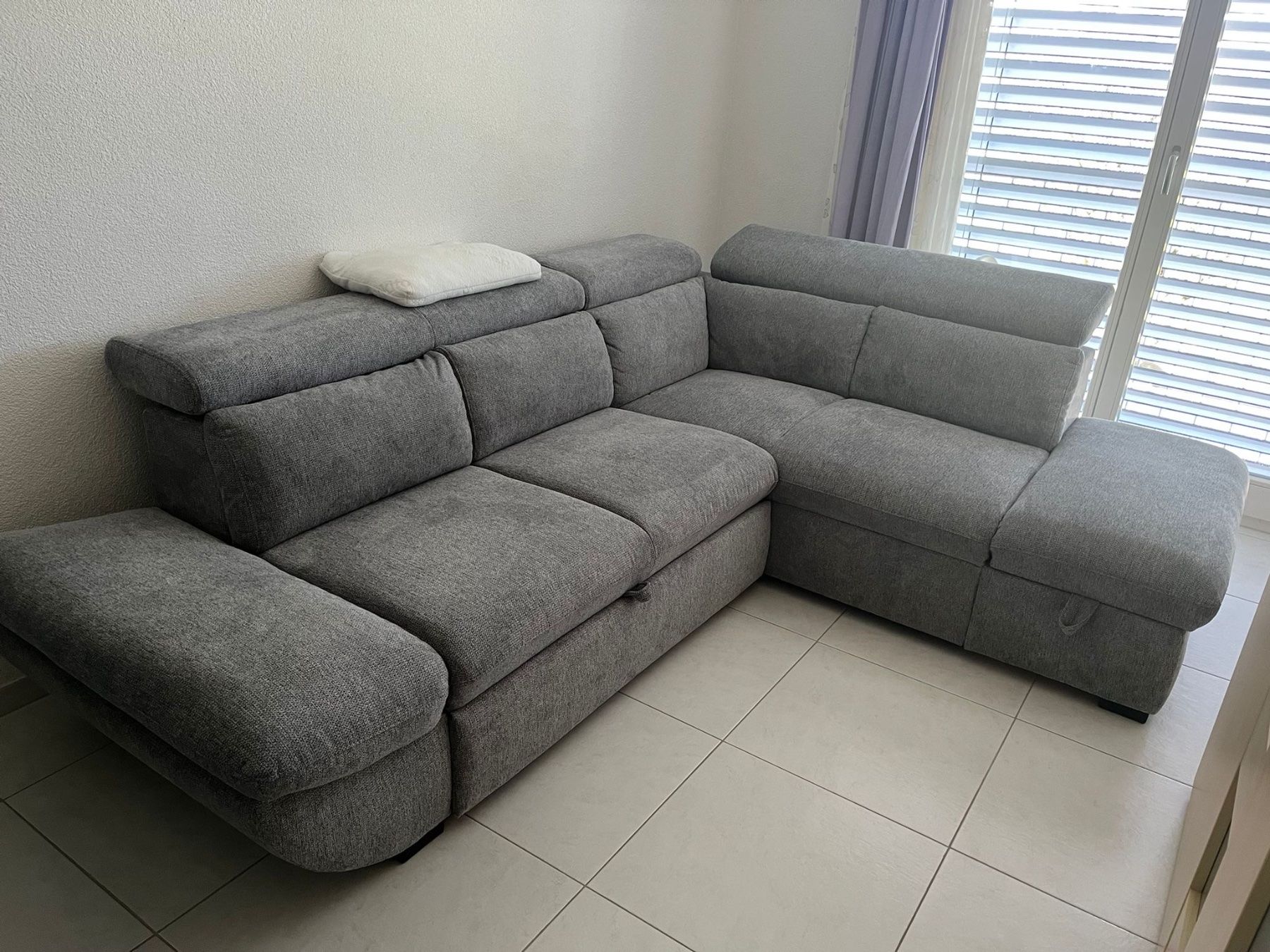 Conforama Sofas: Ecksofa grau Stoff mit Bettfunktion und Staufach – Gebraucht aus Winterthur von ozd_vrc8