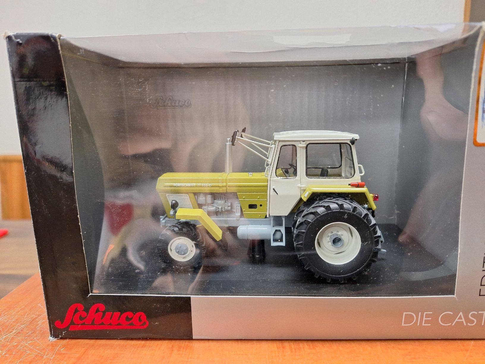 Schuco Kit di modellismo & Modellini statici: Schuco Fortschritt ZT 303 – Nuovo e nell'imballaggio originale da Laupersdorf venduto da walmeister62 1