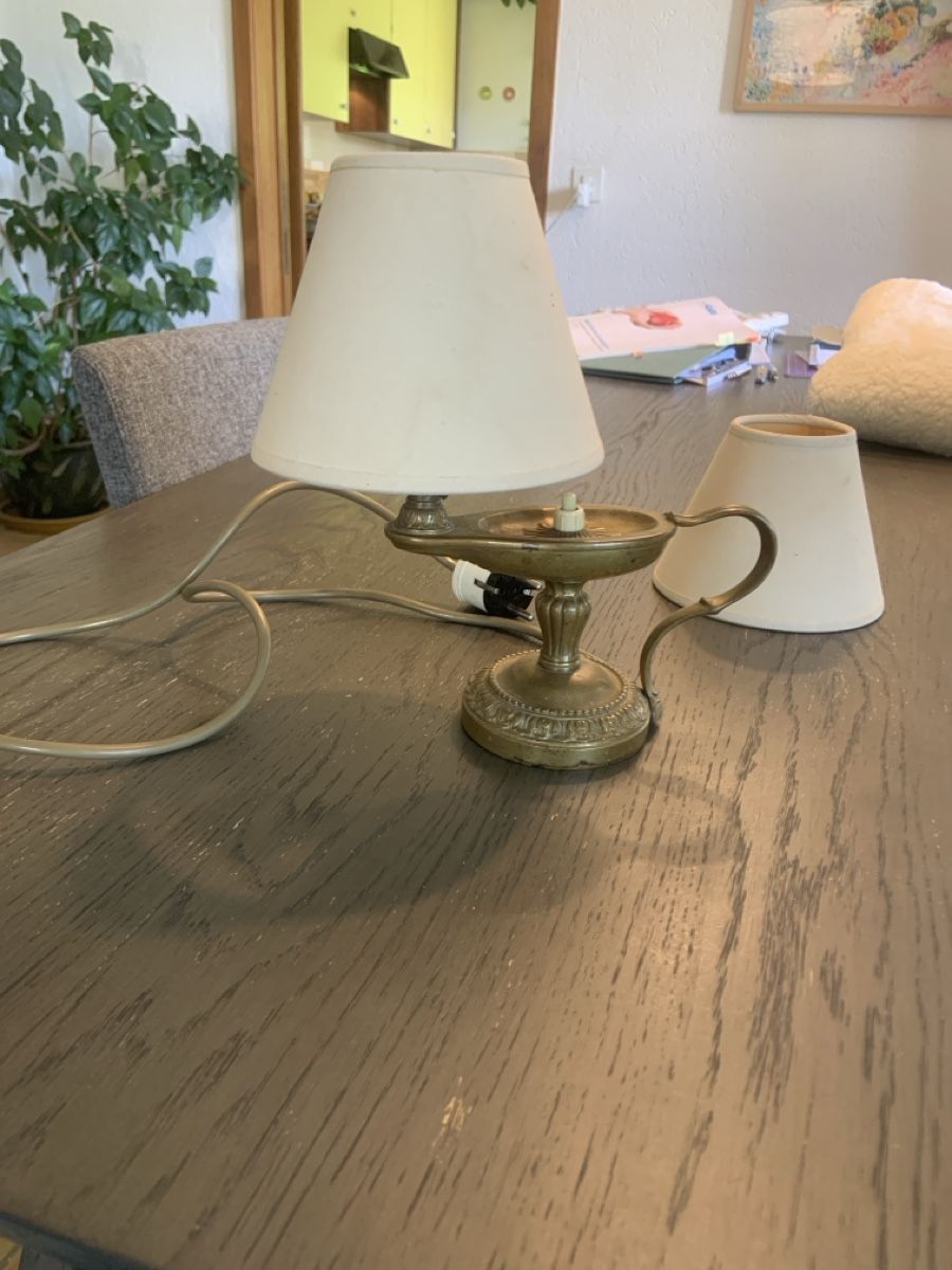 Lampen: Antike Öllampe Tischlampe Messing mit 2 Schirmchen, ein Muss – Gebraucht aus Wenslingen von sop_jmk9 9