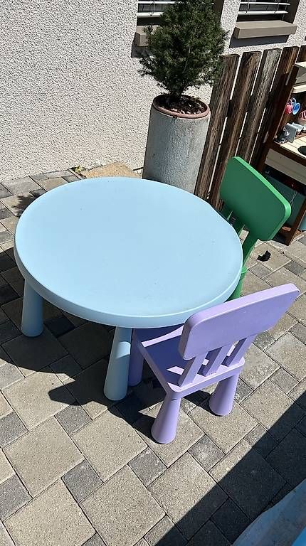 Ikea Tische: Ikea Kindertisch inkl. 2 Stühle – Gebraucht aus Rothrist von pat_6jp2