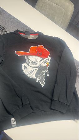Schwarzer pullover mit speziellem Design, Grösse L