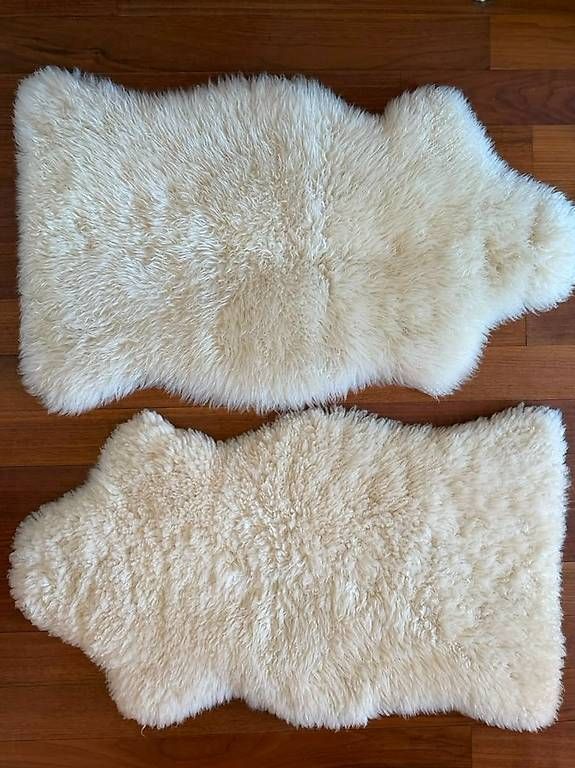 Ikea Teppiche: Ikea Rens white sheepskin x2 – Gebraucht aus Zürich von emi_j76q