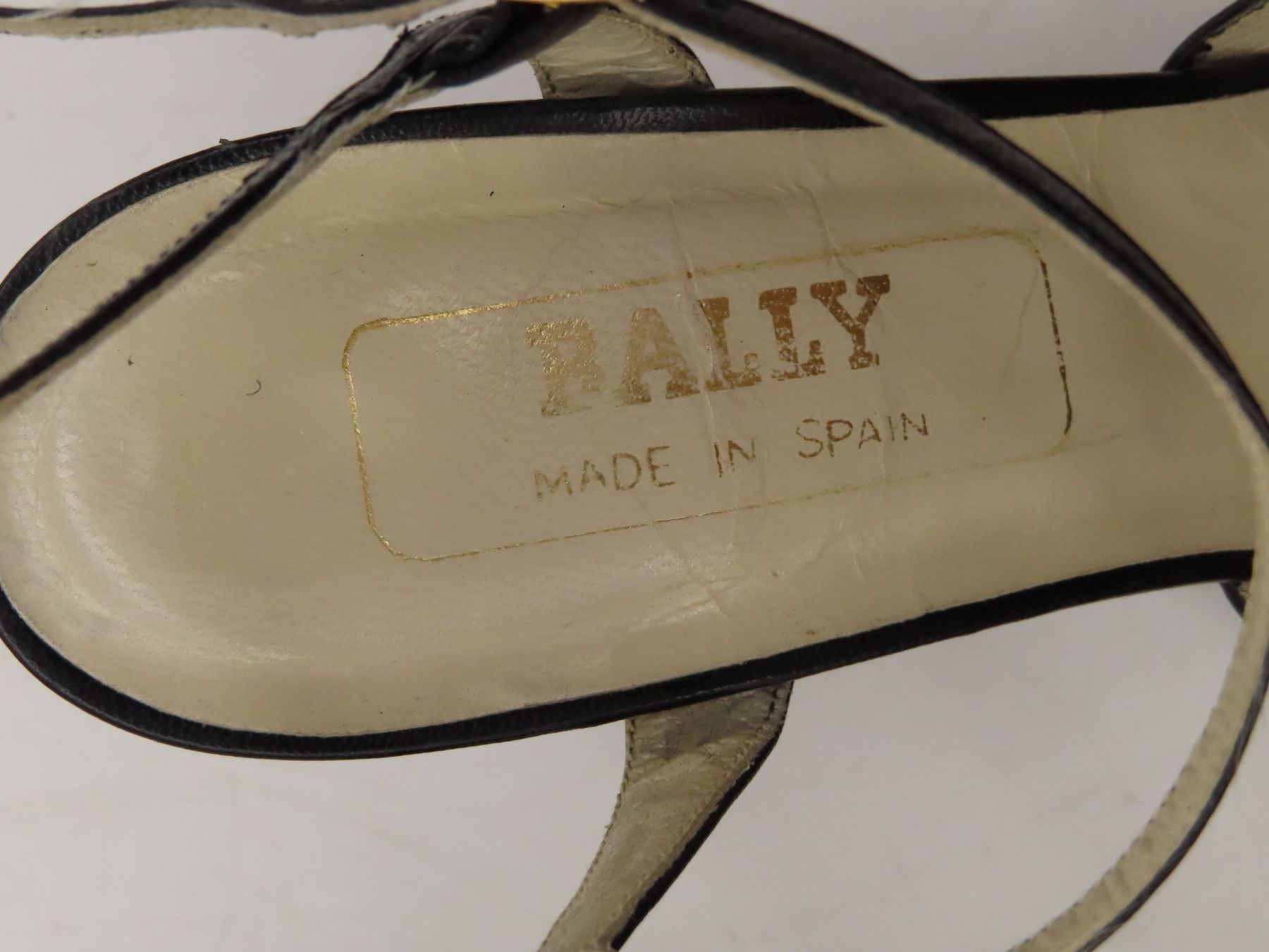 Bally Damenschuhe: Bally Damen Sandaletten Leder Gr. 37 – Gebraucht aus Reinach BL von WBZ-Flohmarkt 2